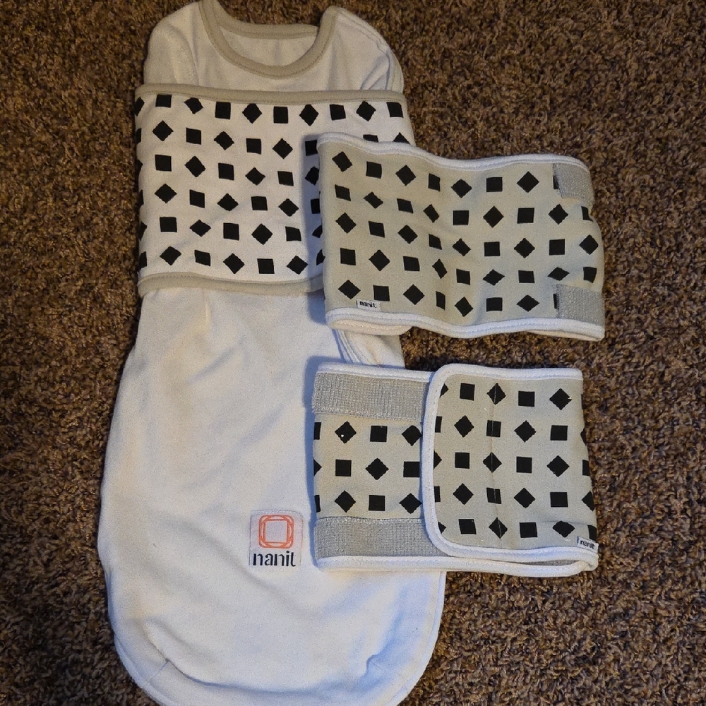 Nanit White and Gray Swaddle Set